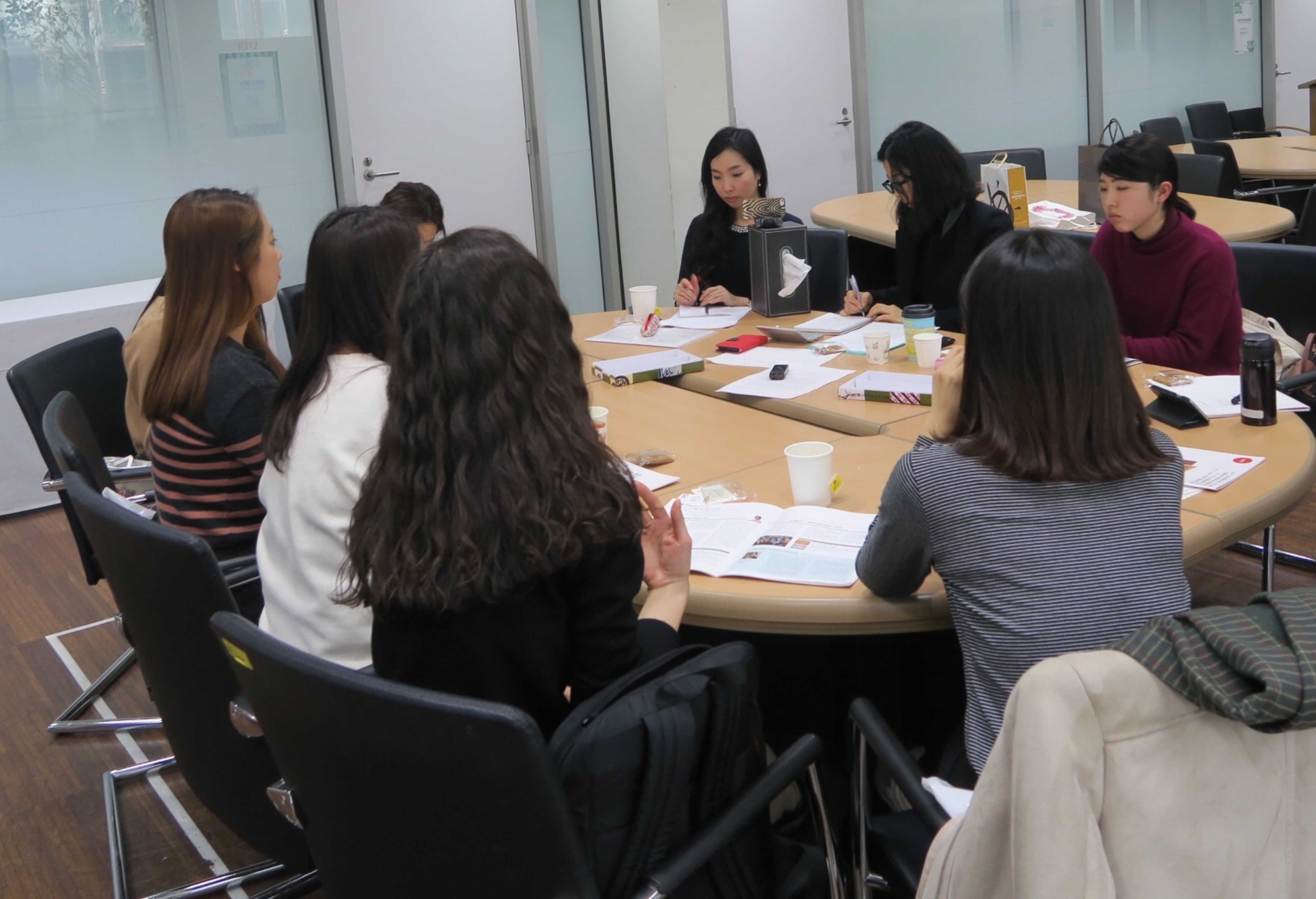 梨花女子大学で行った韓国の女子学生へのインタビュー風景